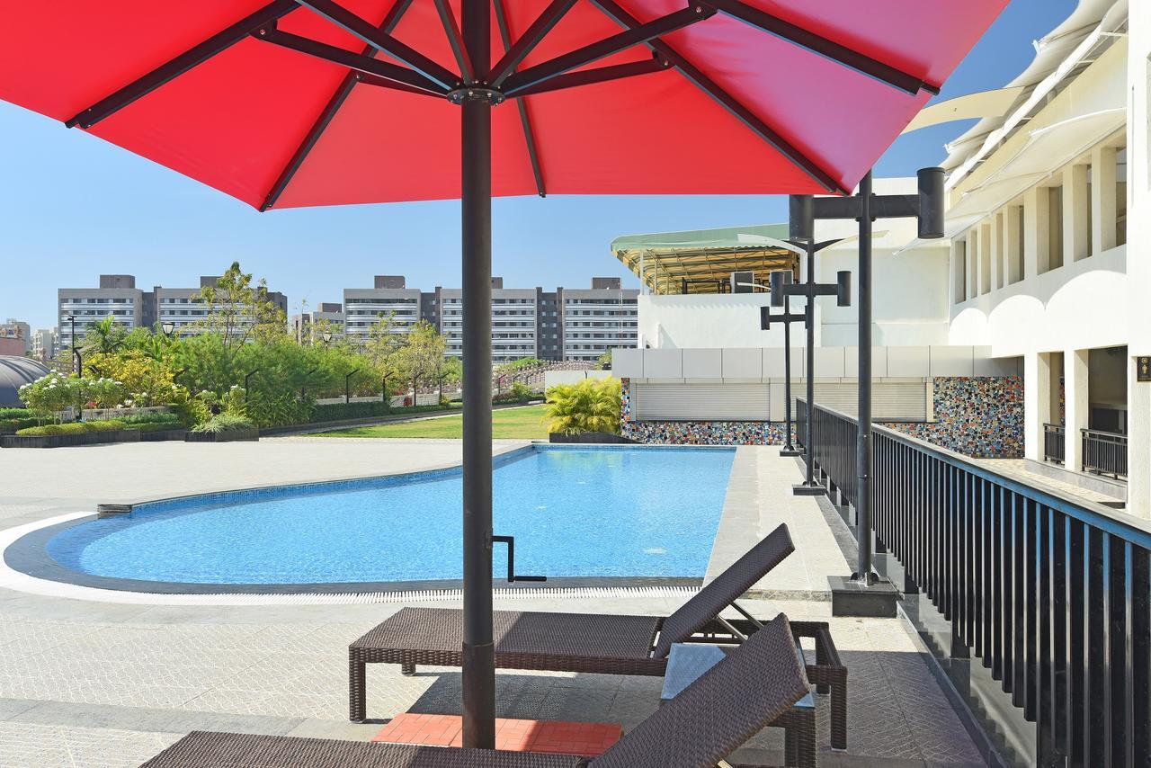 Club One Hotel Manor Exterior foto